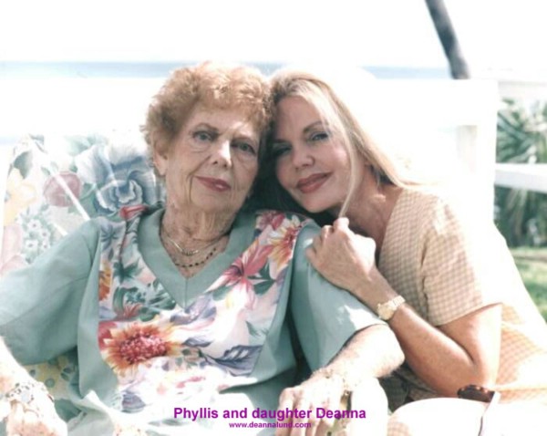 Deanna Lund with her mother Phyliis